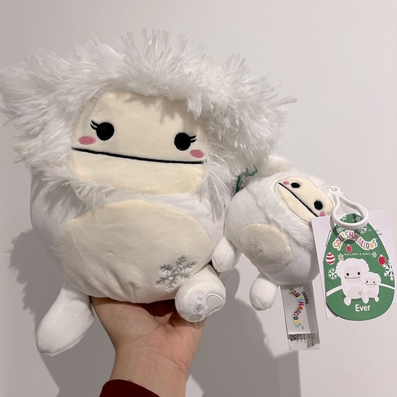8” Ever the Winter Bigfoot + clip - Squishmallow ❄️ - Picture 1 of 1